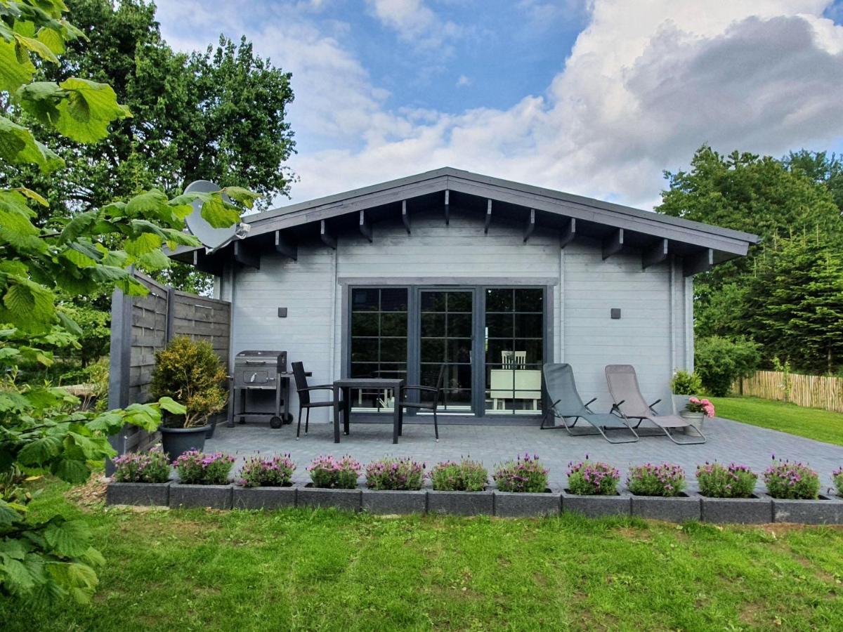 Idyllisches-Blockbohlenhaus-Mit-Eigenem-Garten-Und-Sauna-Zum-Wohlfuehlen Martensrade Dış mekan fotoğraf
